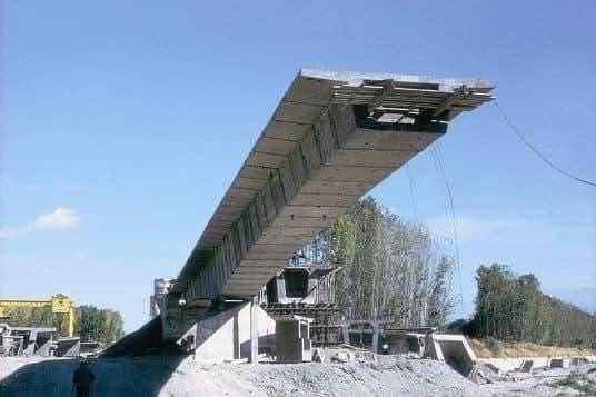 Bridge section launch construction